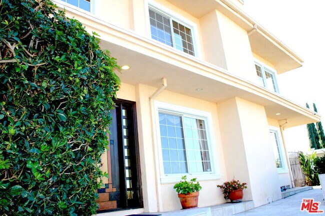 Building Photo - 11502 Dona Teresa Dr