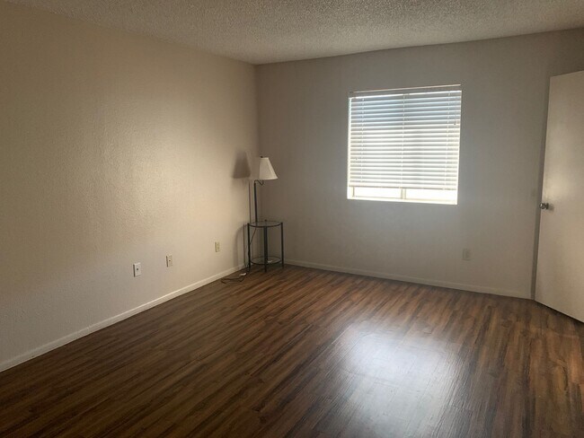 Building Photo - 953 W Cortez Ln