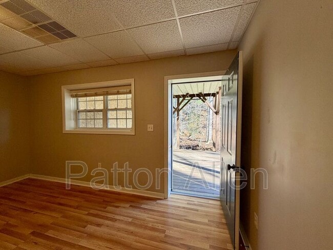 Building Photo - 689 New Haw Creek Rd