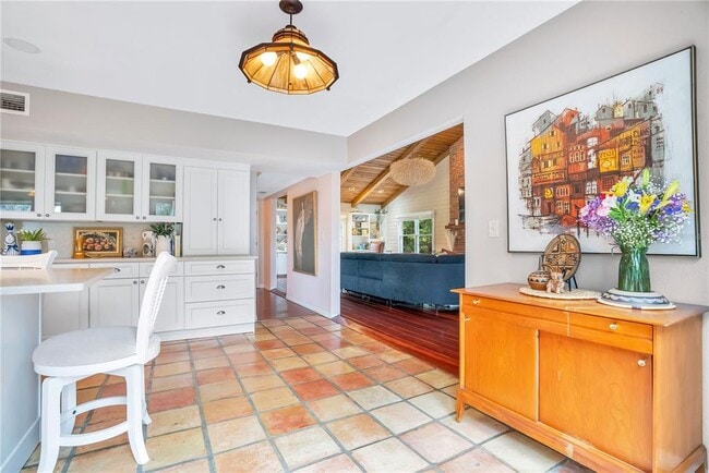 Building Photo - 8 Fernwood Trail