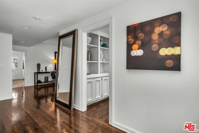 Building Photo - 11745 Montana Ave