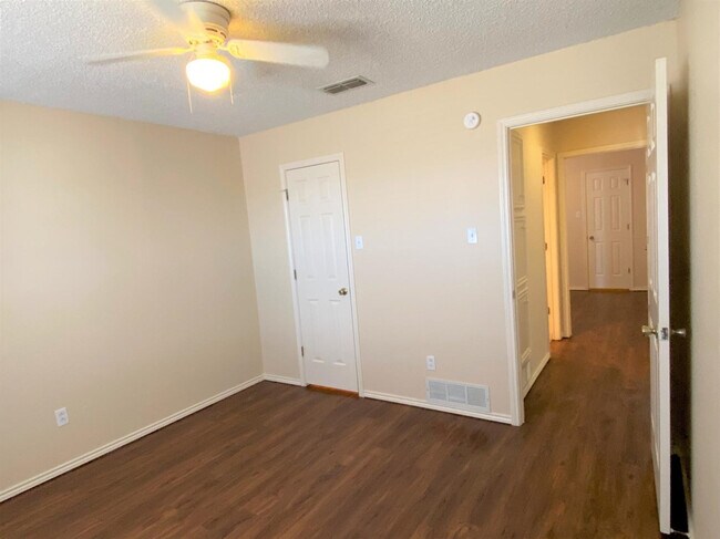 Building Photo - 6845 Iola Ave