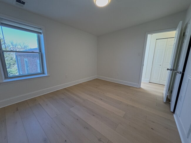 Building Photo - 1919 Mt Vernon St