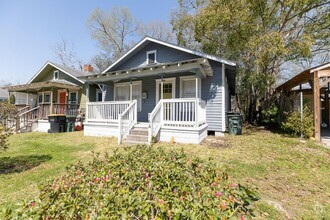 Building Photo - Recently Renovated Charming 2 Bedroom 1 Ba...