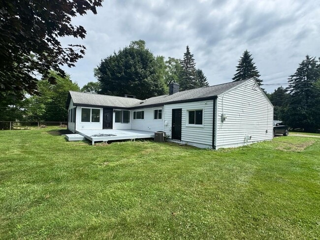 Building Photo - 2BD-1BTH HOME | NEWLY RENOVATED | WEST BLO...