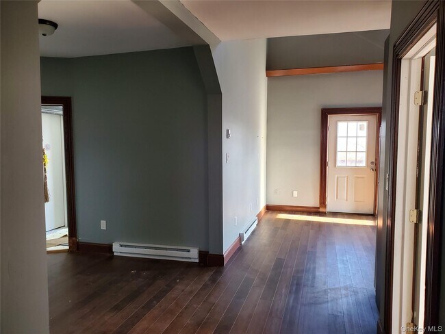 Building Photo - 22 Ridge Ave
