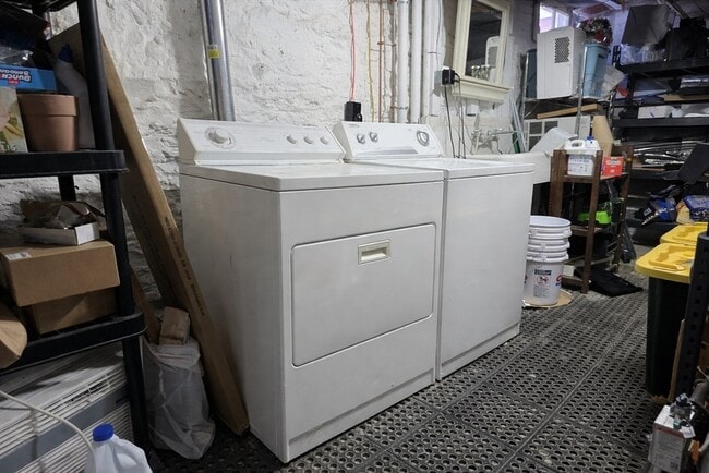 Building Photo - 26 Mather St