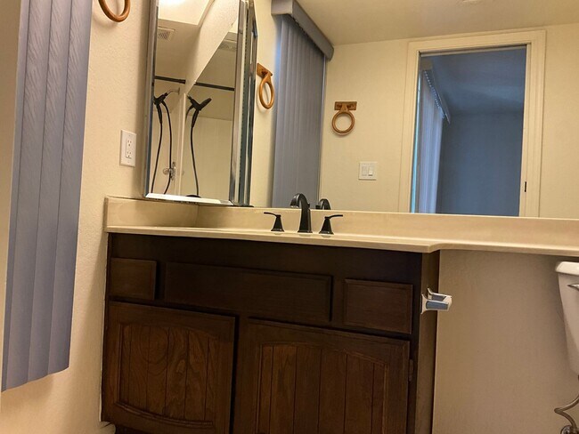 Building Photo - Great 3 bedroom 2 bath very close to Arcadia