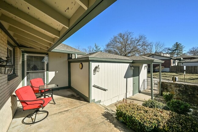 Building Photo - 3 Bedroom Manchester Condo