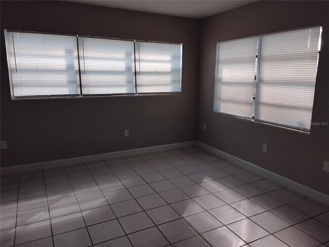 Building Photo - 327 Barbara Cir