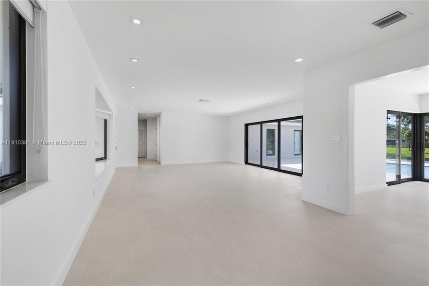 Building Photo - 8000 SW 139th Ter