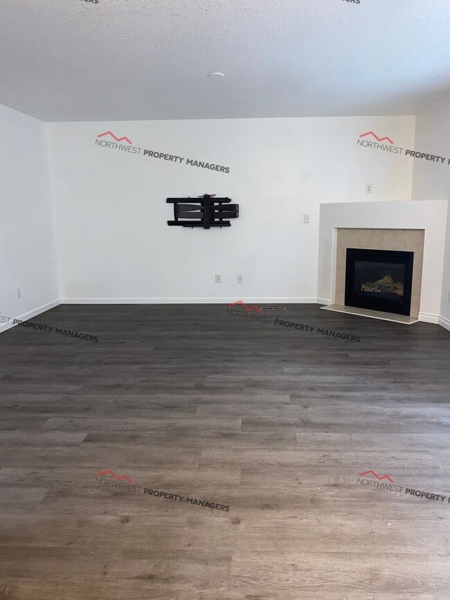 Building Photo - STATUS: AVAILABLE | R256 | $2595