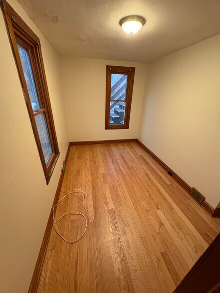 Bedroom 1 lower unit - 1202 Buchanan St NE