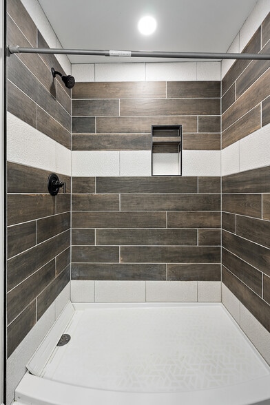 Building Photo - 1201 Tuscola Ave