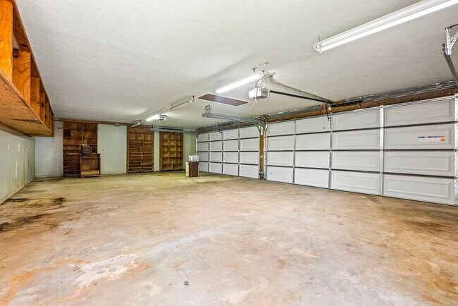 Building Photo - 936 Girls Ranch Rd