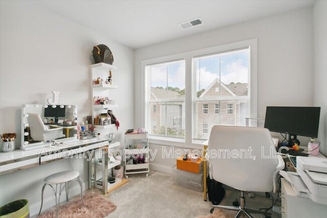 Building Photo - 121 Daybeacon St