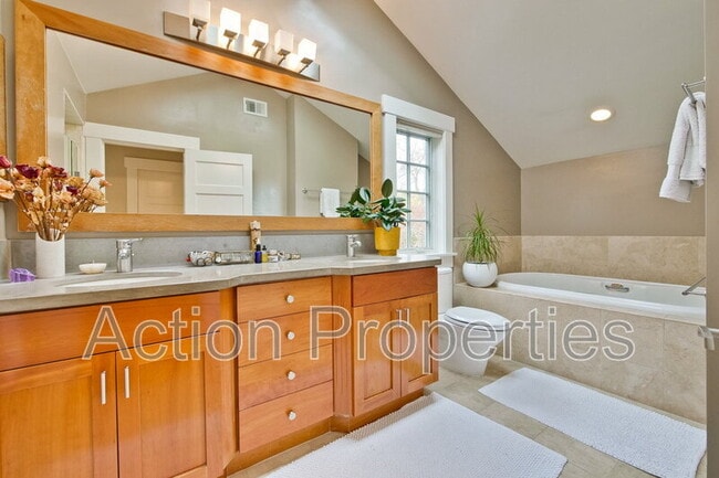 Building Photo - 714 Greer Rd