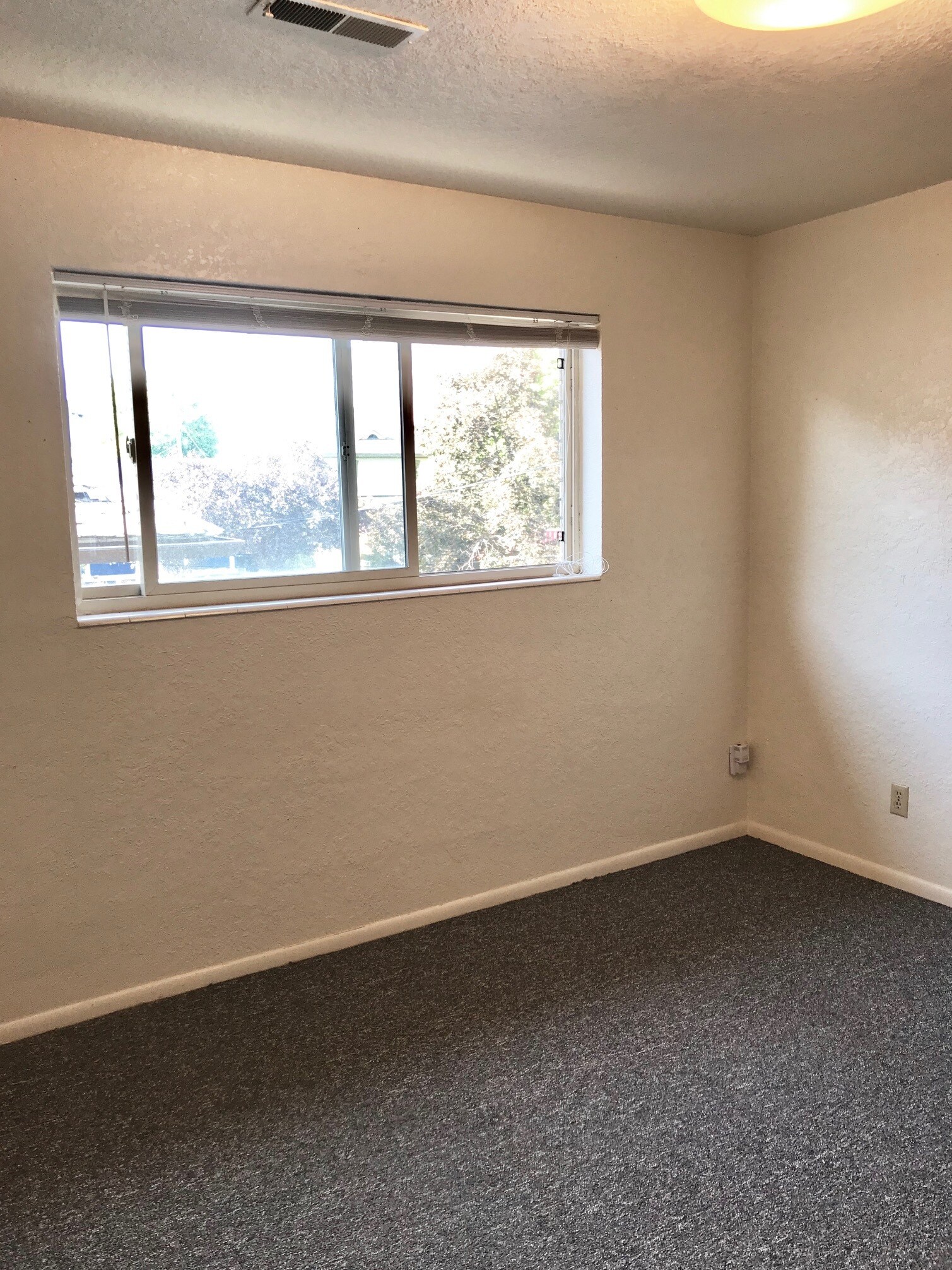 Building Photo - 80 N 200 E