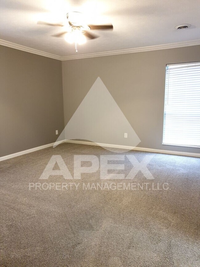 Building Photo - Beautiful 3 Bd 2.5 Ba Single Family Home in West Knoxville!!