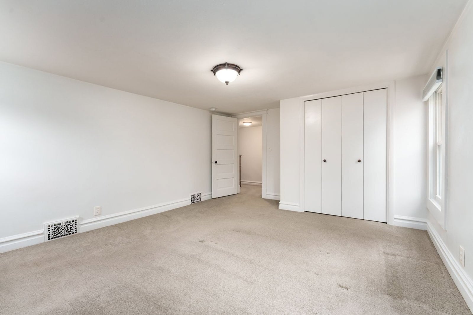 Building Photo - 1006 Schuring Rd