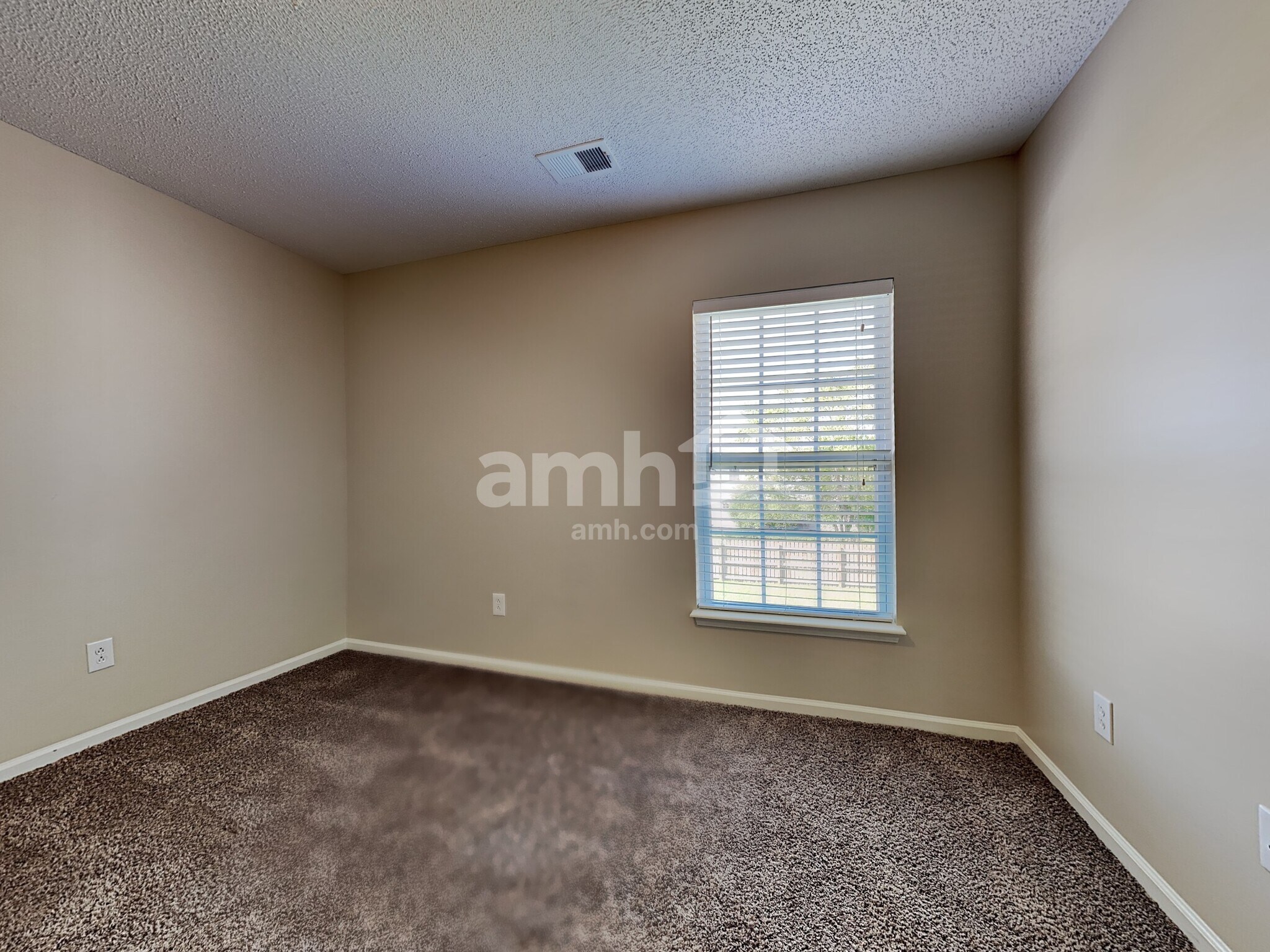 Building Photo - 105 Walton Pl