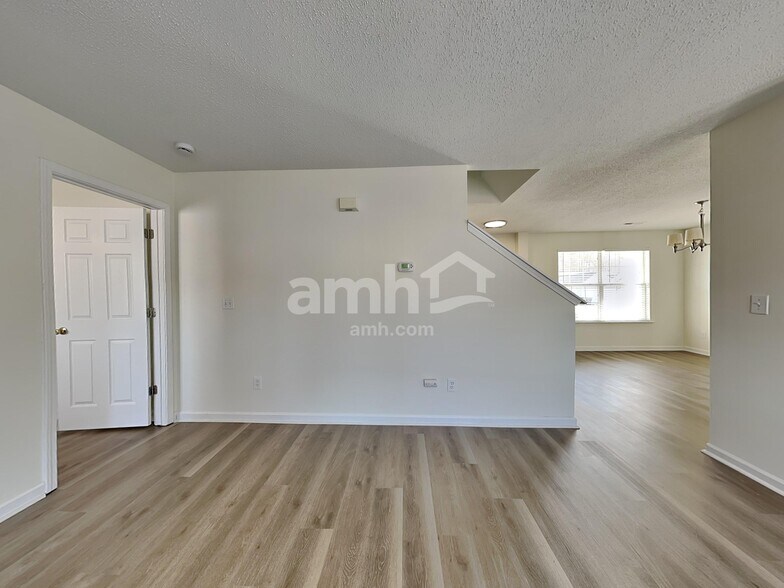 Building Photo - 611 Westbury Way