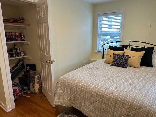 Building Photo - 209 Adams St