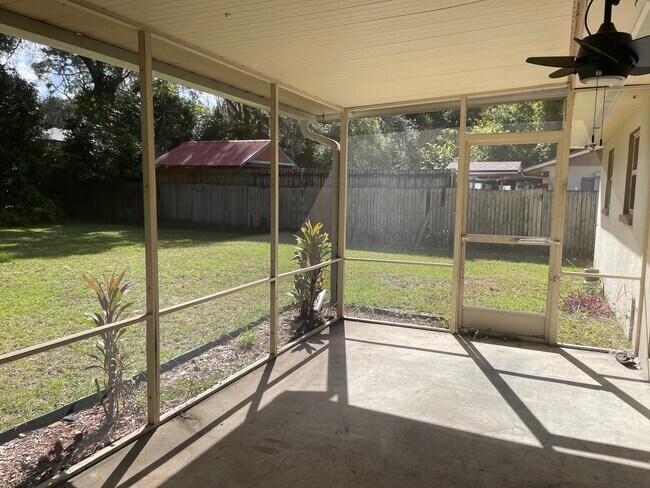 Building Photo - 728 Greenleaf Ave