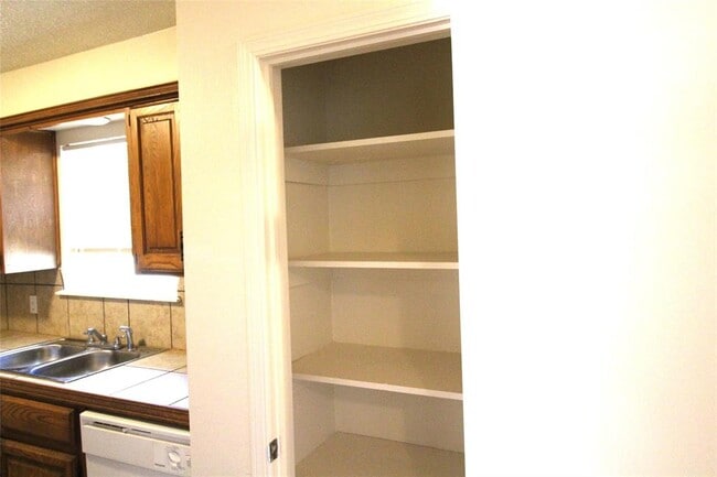 Building Photo - 112 NE 12th St