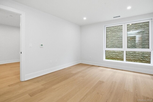 Building Photo - 25 S Riverside Ave