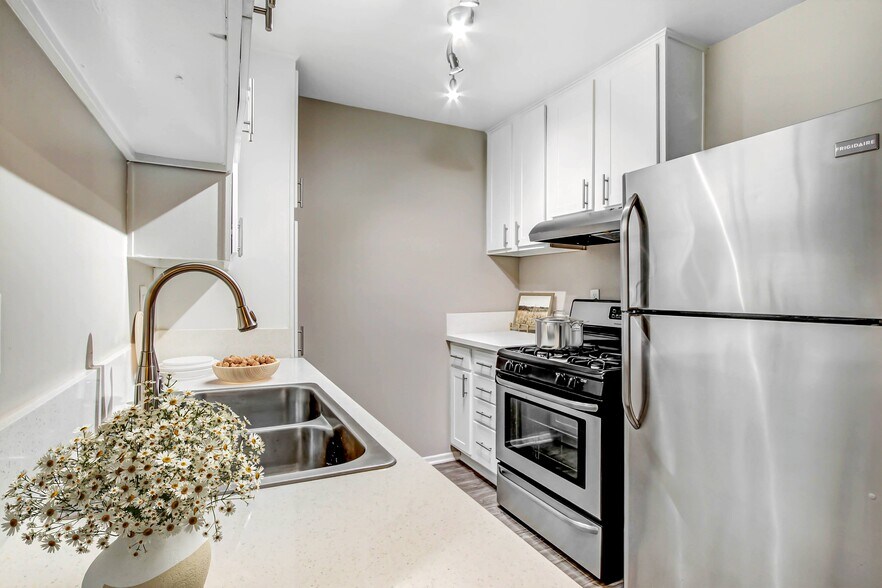 Primary Photo - Tremont Apartments