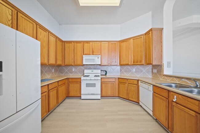 Building Photo - 4815 Plum Forest Rd