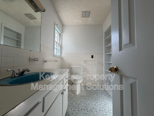 Building Photo - 907 Ladd Rd