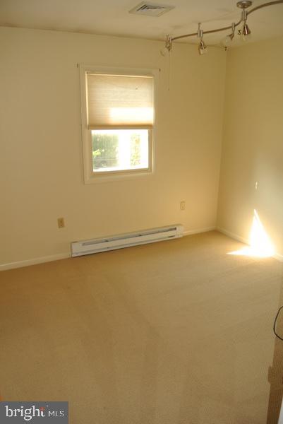 Building Photo - 421 Park Hills Dr