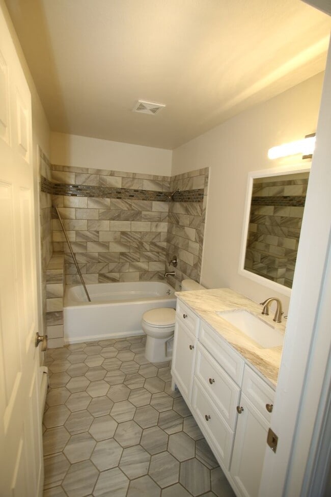 Building Photo - 5941 Keyann Cir