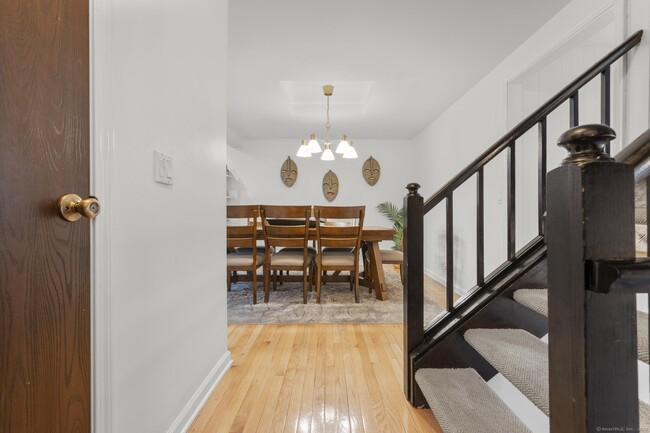 Building Photo - 237 Strawberry Hill Ave