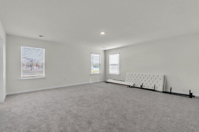 Building Photo - Modern 4BR Home with Loft & 2.5 Baths in W...