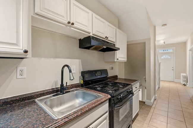 Building Photo - 708 Columbia Rd NW