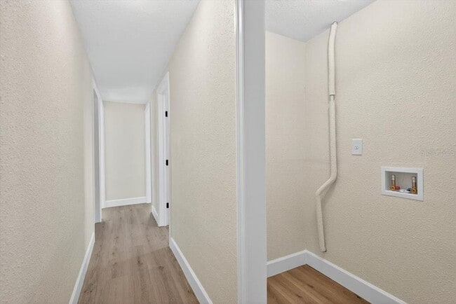 Building Photo - 420 Palm Creek Dr