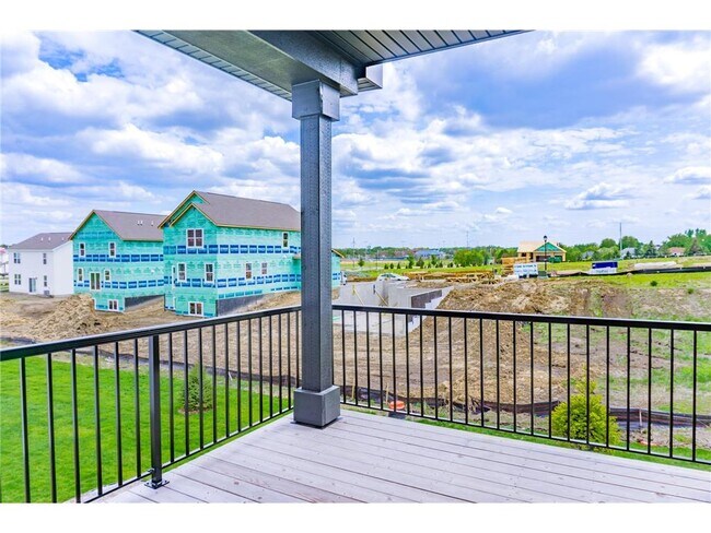 Building Photo - 717 Winterberry Ln