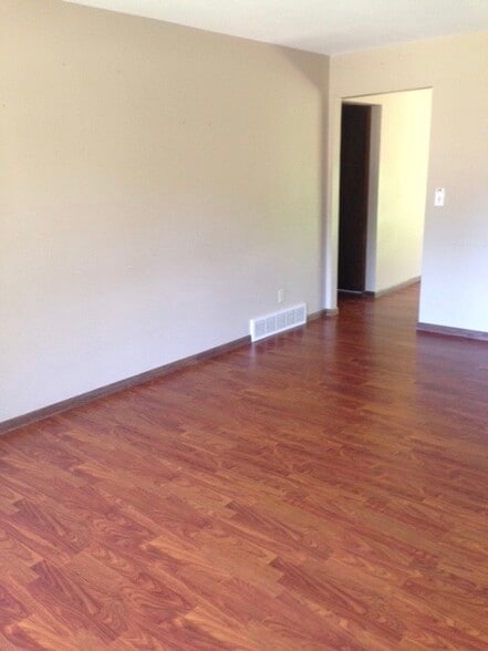 Building Photo - 2921 Northland Dr