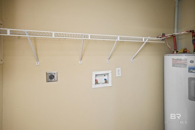 Building Photo - 8564 Garden Cir