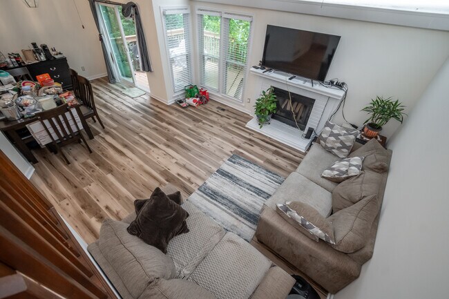 Building Photo - 115 Winterberry Dr