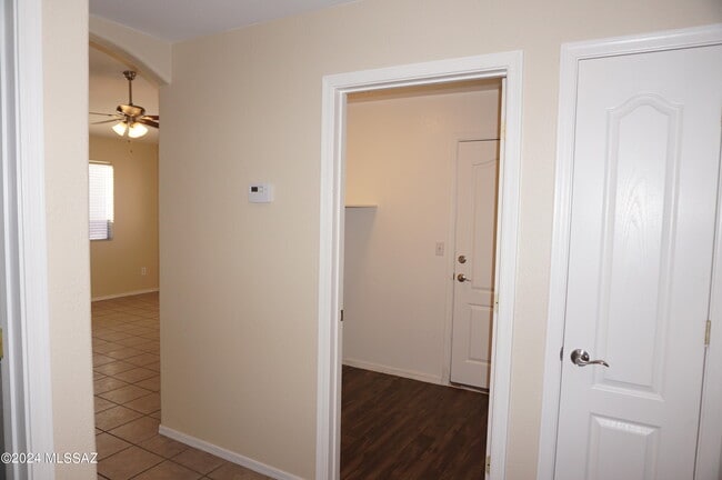 Building Photo - 2201 S St Suzanne Dr