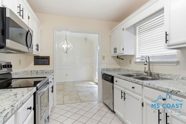 Building Photo - 880 Oio Pl