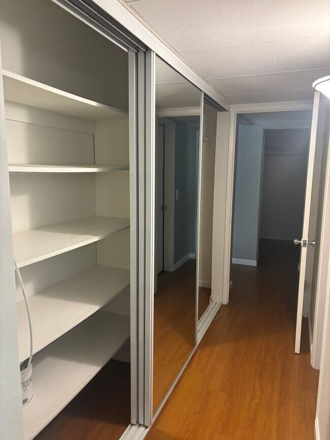 Building Photo - Spacious Upgraded Condo in The Keys – Waln...