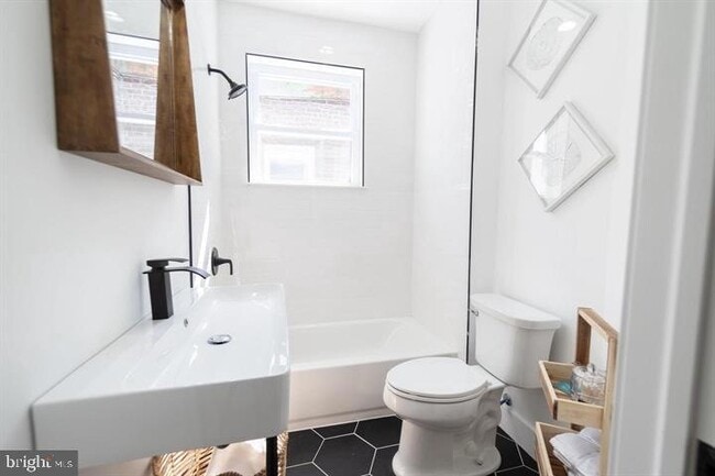 Building Photo - 2937 Nicholas St