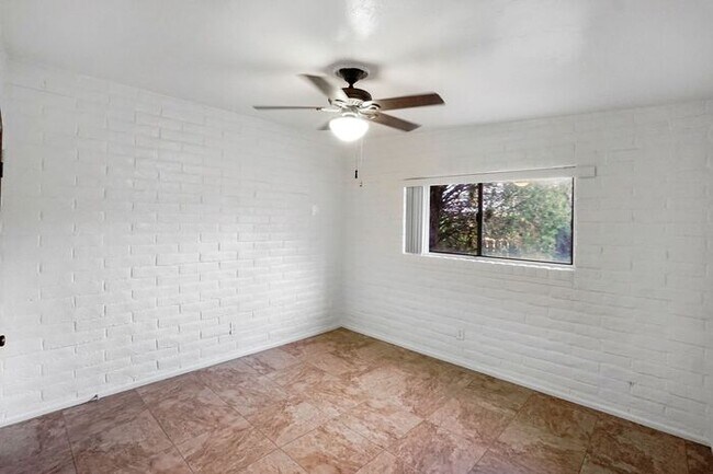 Building Photo - Pending/ Rented - Radiant East Tucson Retreat: Bright 2-Bed with Large Private Backyard