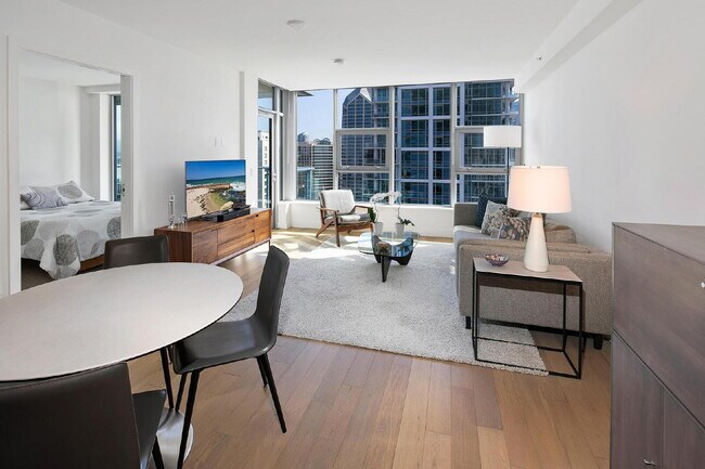 Building Photo - "Stunning 2-Bed, 2-Bath Urban Retreat with 1161 Sq Ft of Comfort in Downtown San Diego!"