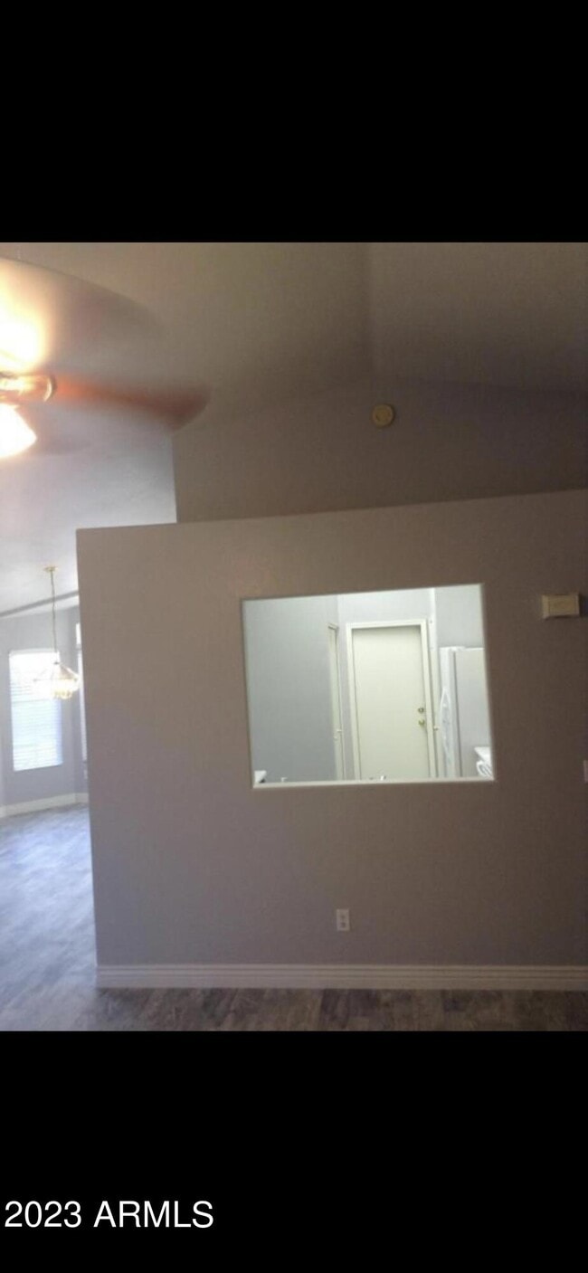 Building Photo - 2816 E Villa Theresa Dr